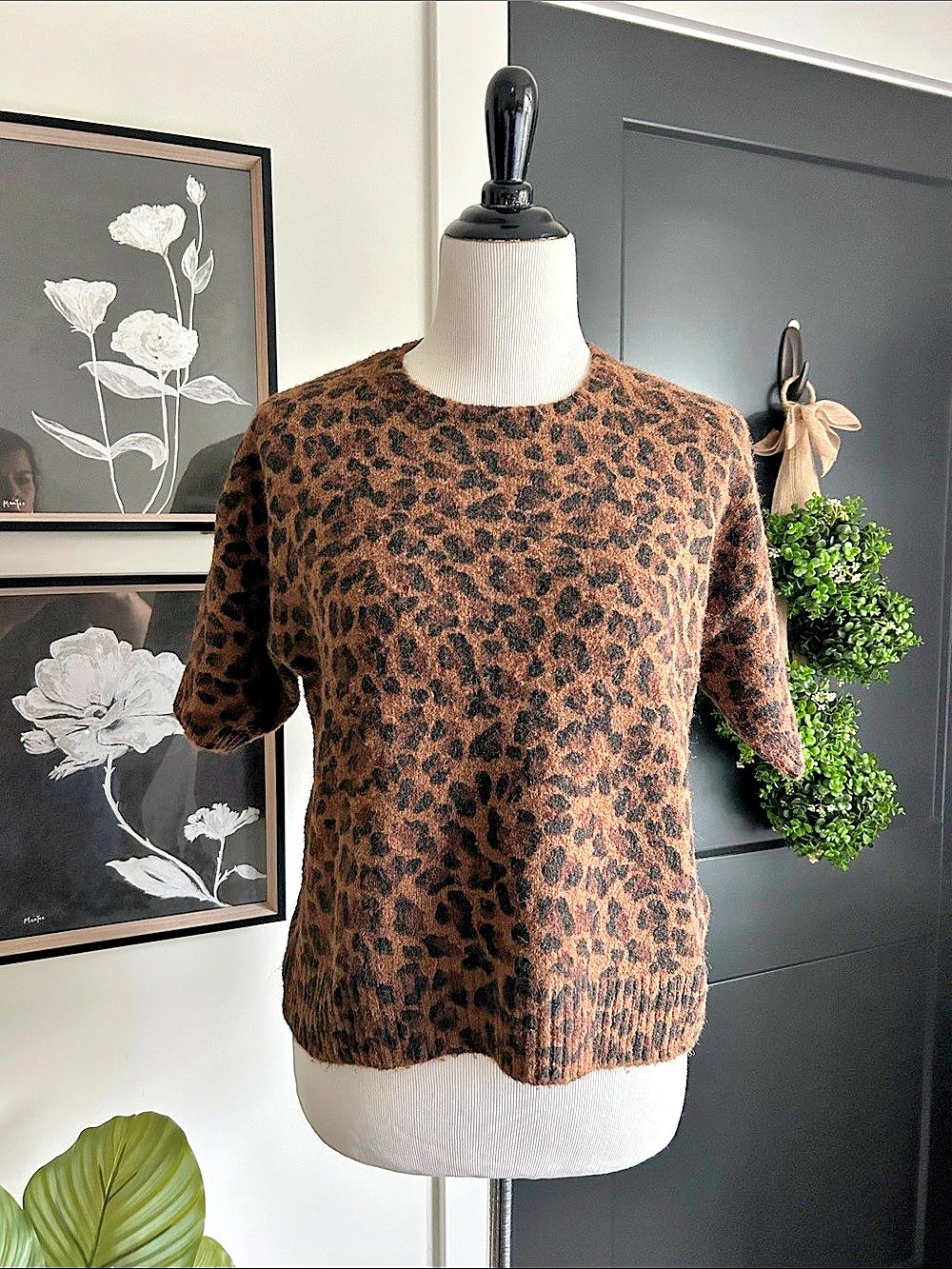 Cynthia Rowley Leopard Print short sleeve soft Sweater Size small